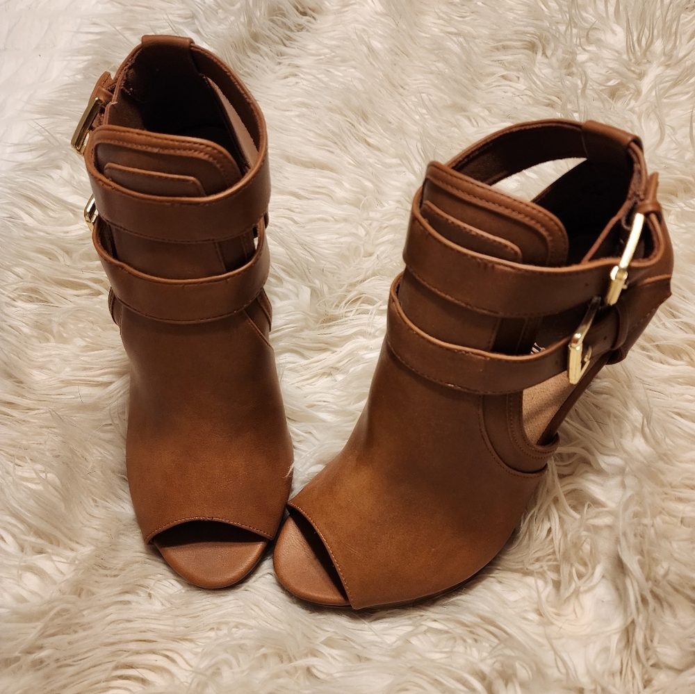 NWOT stiletto peep toe bootie